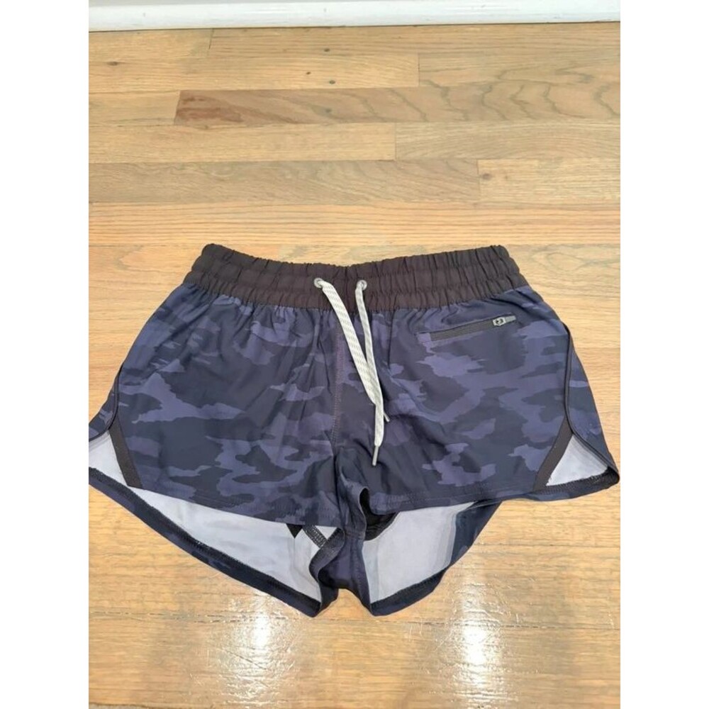 Vuori women's camo shorts brand new no tags size xsmall